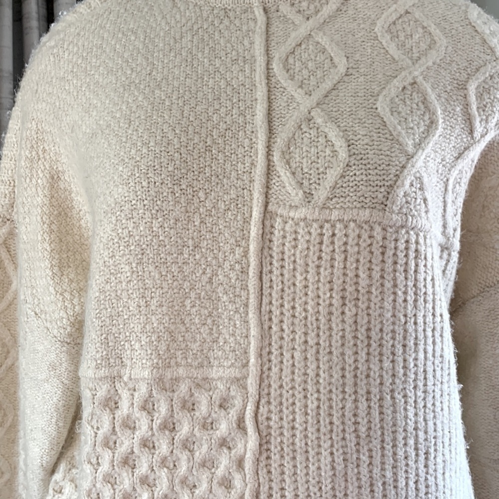 American Eagle sz M cream colored chunky knit sweater - Picture 2 of 6